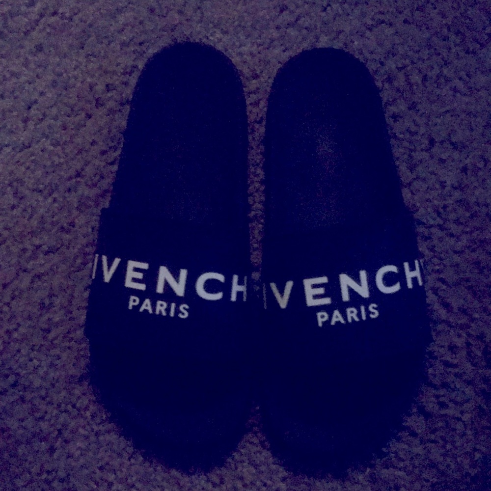 Givenchy slides size 9 US size 40 in French sizes